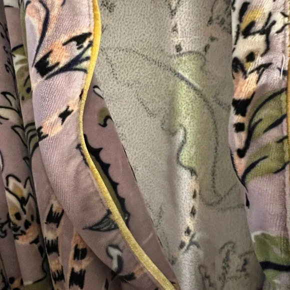 World Market Purple Floral Print Women's Robe - Picture 2 of 3